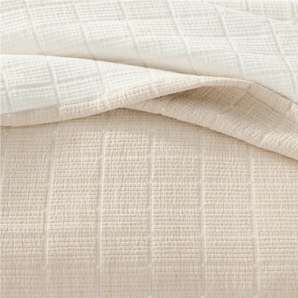 Full/Queen Textured Grid Coverlet Beige - Hearth & Hand™ with Magnolia - Picture 4 of 6